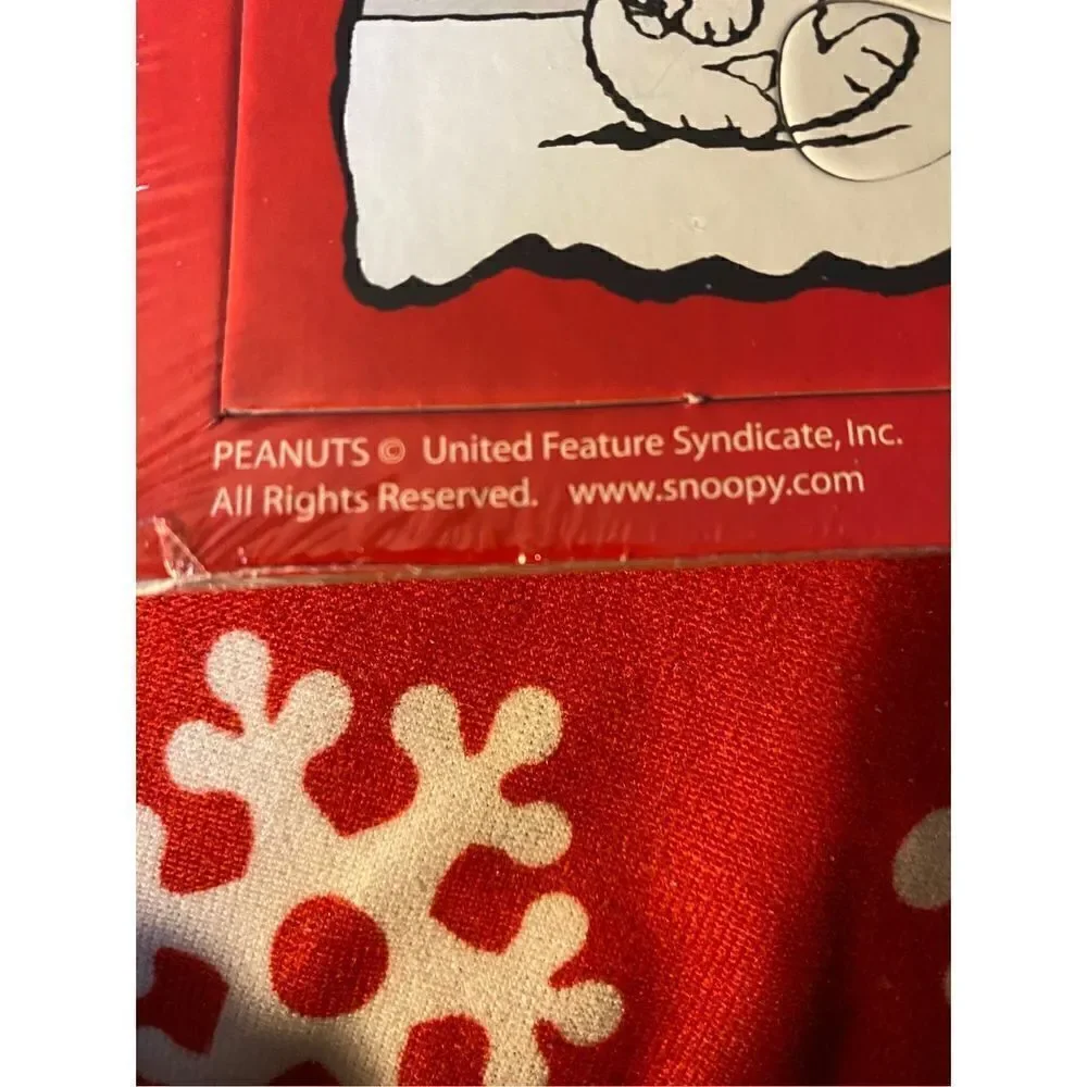 Peanuts snoopy, Charlie Brown, Holiday fun 12 piece puzzle ￼New